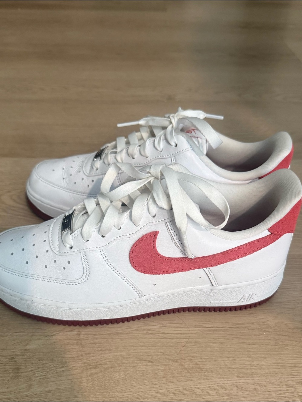 Nike Women’s Air Force 1 Size 8 in White and Red